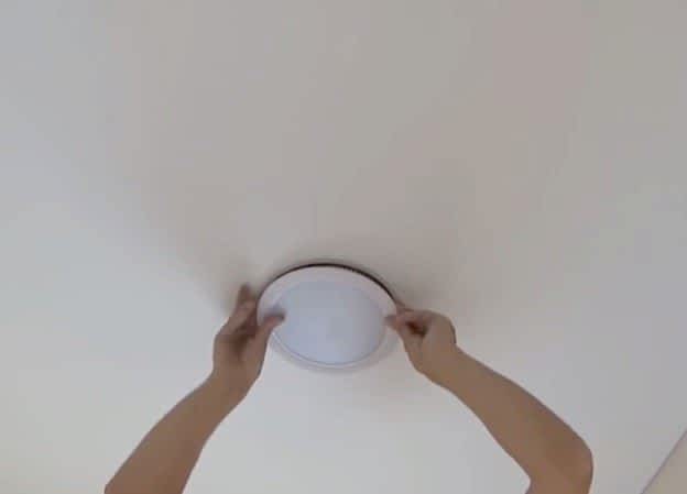 Установка осветительных приборов в натяжной потолок своими руками